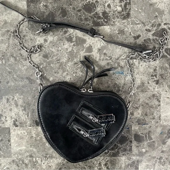 (Fake) Razor Blade Leather Chain Heart Bag - Picture 3 of 16